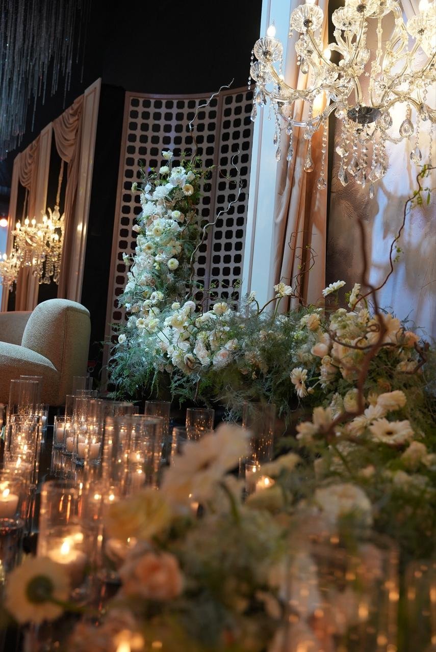 Luxury wedding at Palace Layali in Casablanca — floral installations, candlelight and refined tablescapes, produced by SBAI Events Production