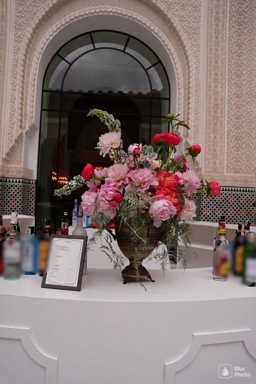 Luxury wedding at Palace Layali in Casablanca — floral installations, candlelight and refined tablescapes, produced by SBAI Events Production