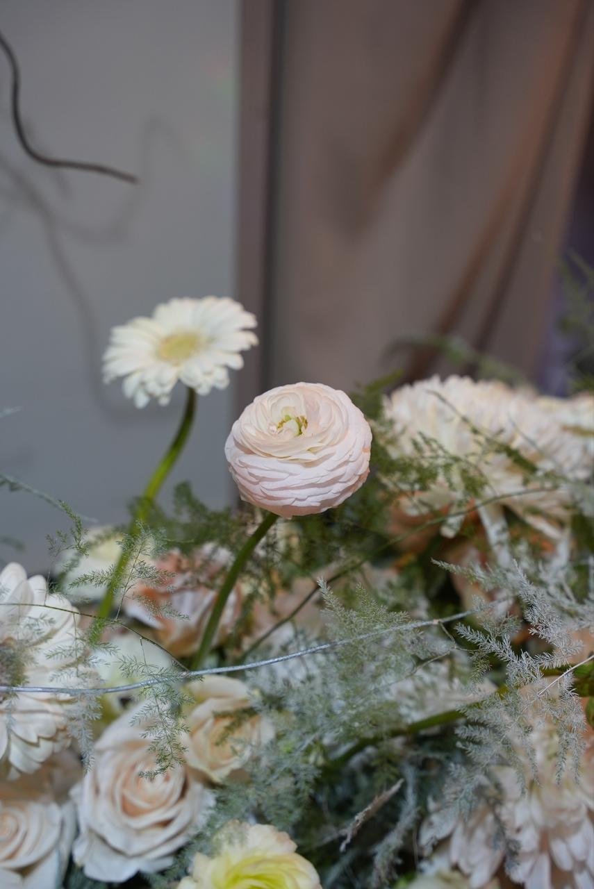 Luxury wedding at Palace Layali in Casablanca — floral installations, candlelight and refined tablescapes, produced by SBAI Events Production